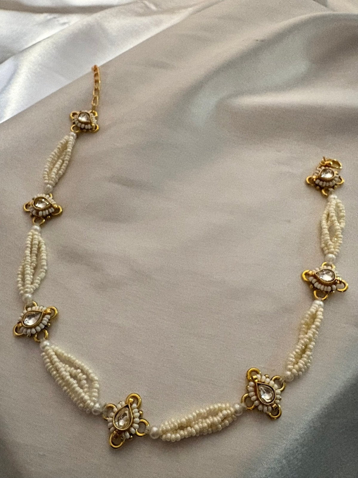 Sleek Kundan Necklace